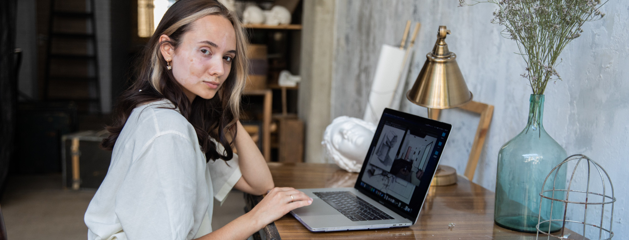 frau-mit-laptop